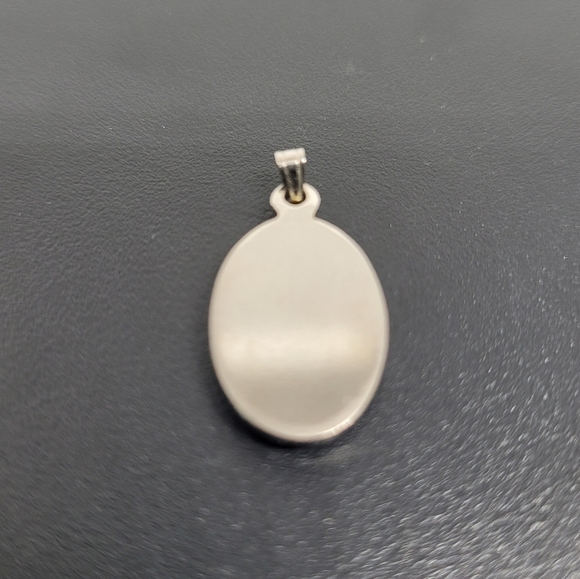 New Zealand Sea Opal pendant of Paua Shell on hammered silver backing - Picture 4 of 6